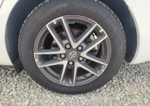 Toyota Auris cena 36900 przebieg: 371000, rok produkcji 2015 z Maków Podhalański małe 154